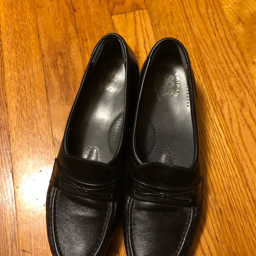 SAS Womens "Easier" Black Leather Slip On